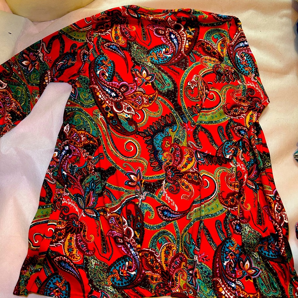 Silky feeling tunic. 3/4 sleeve. Perfect for all seasons
